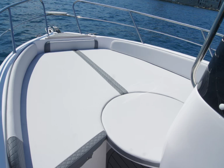 Hyr en Bluline Bluline 21 Ft Open Rovinj 