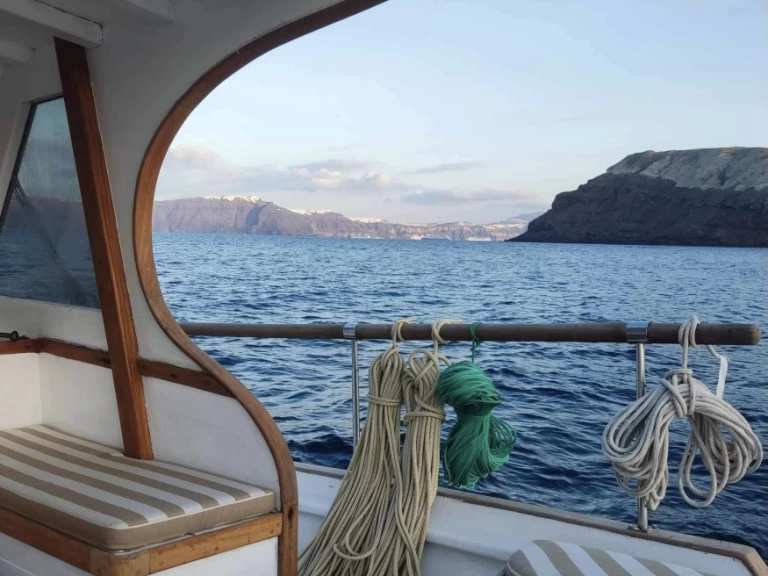 Yacht charter Vlychada billig trehandiri