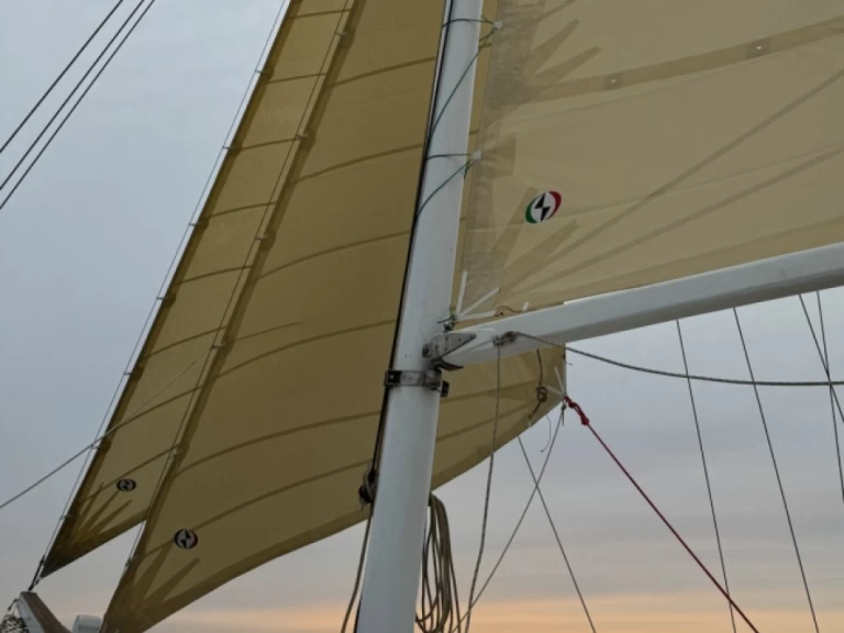 Yacht charter Vlychada billig trehandiri