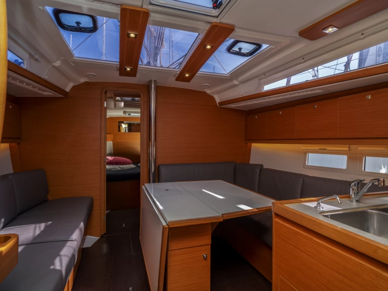 Hyra Segelbåt  med eller utan skeppare Dufour Olbia 