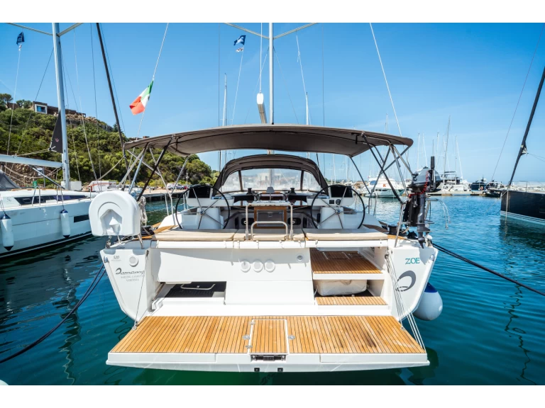 Dufour Dufour 520 Grand Large charter bareboat eller skeppad i Olbia