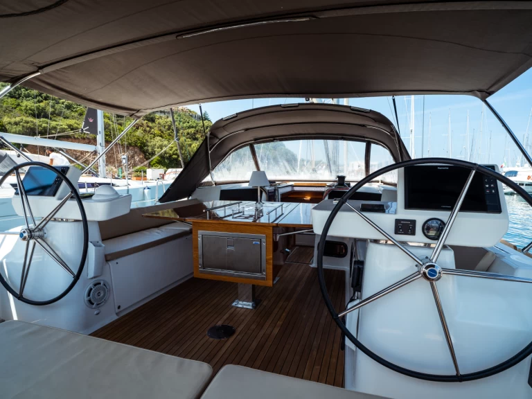 Hyr en Dufour Dufour 520 Grand Large Olbia 