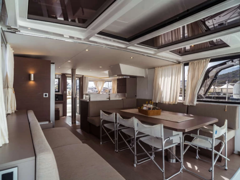 Hyra Katamaran  med eller utan skeppare Bali Olbia 