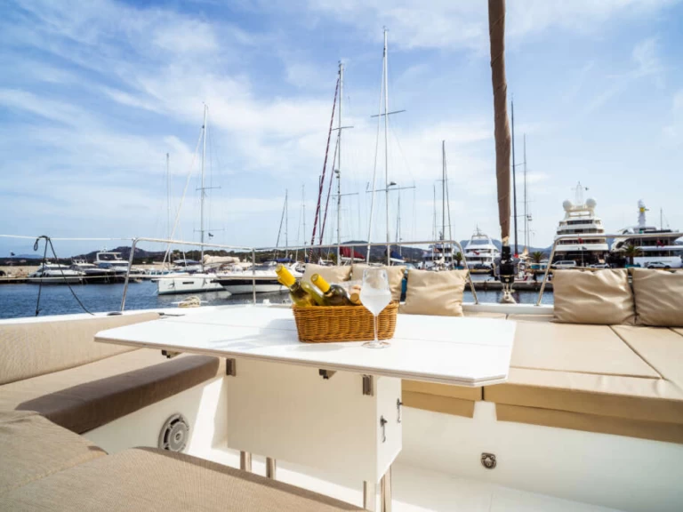 Katamaran  för uthyrning Olbia till det bästa priset 