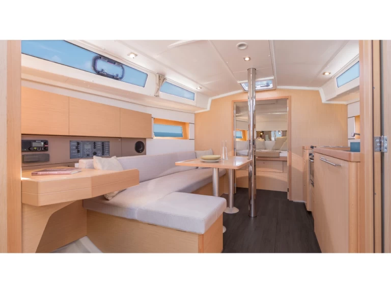 Yacht charter Olbia billig Oceanis 38 (3/2)