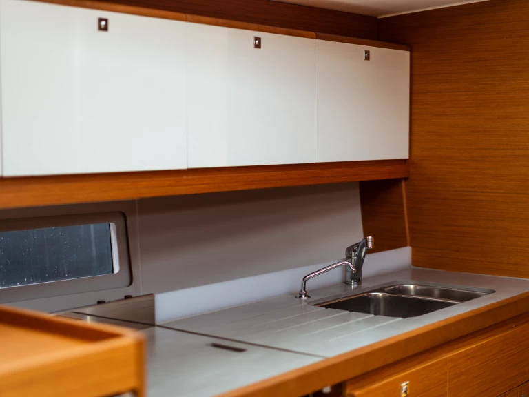 Dufour Dufour 390 Grand Large charter bareboat eller skeppad i Olbia