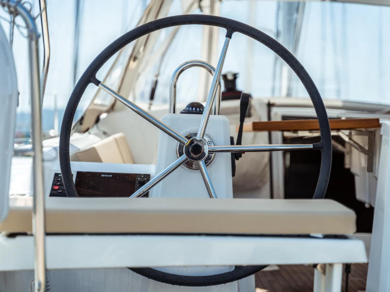 Hyra Segelbåt  med eller utan skeppare Bénéteau Olbia 