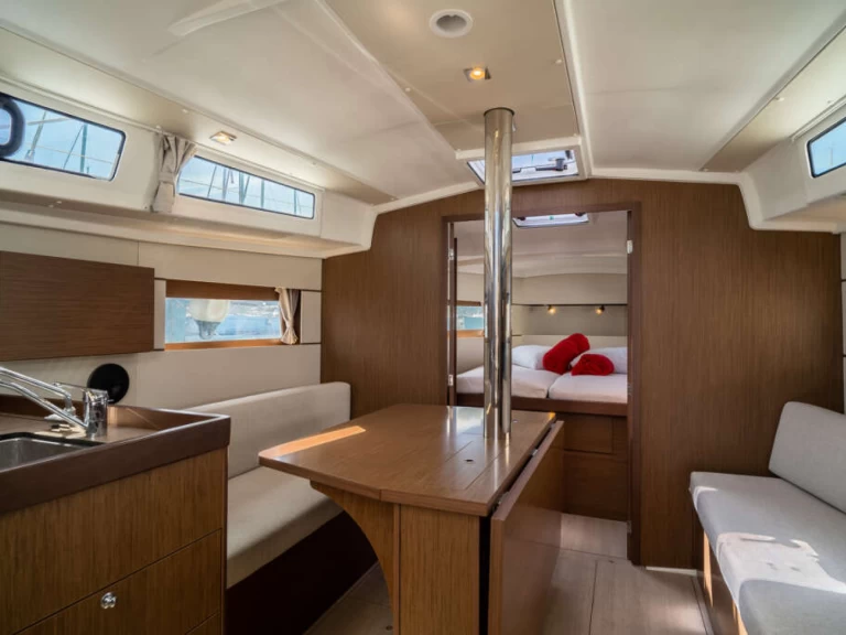 Uthyrning Segelbåt  Bénéteau med en båtlicens 