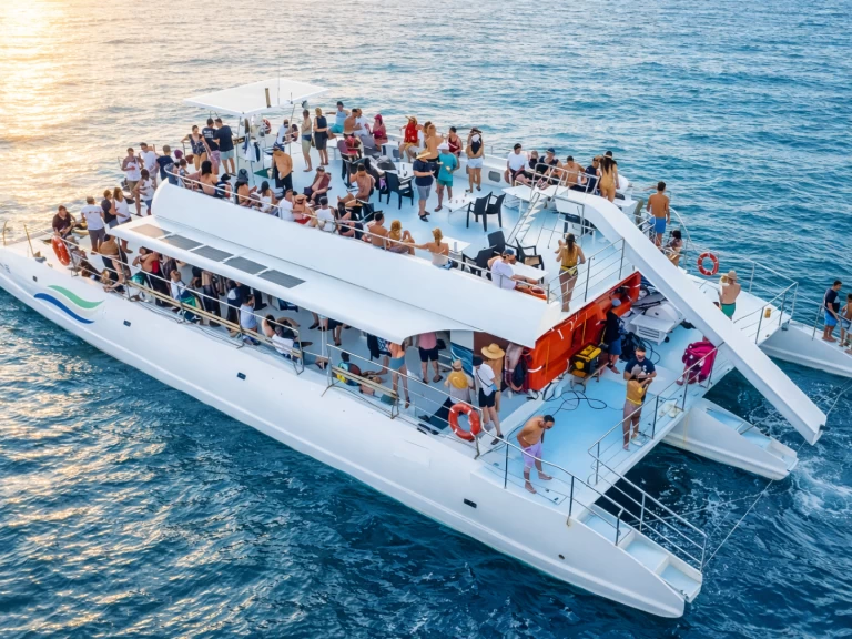 Hyr en Custom - Trimarán 62 FT Trimaran Coco Bay 