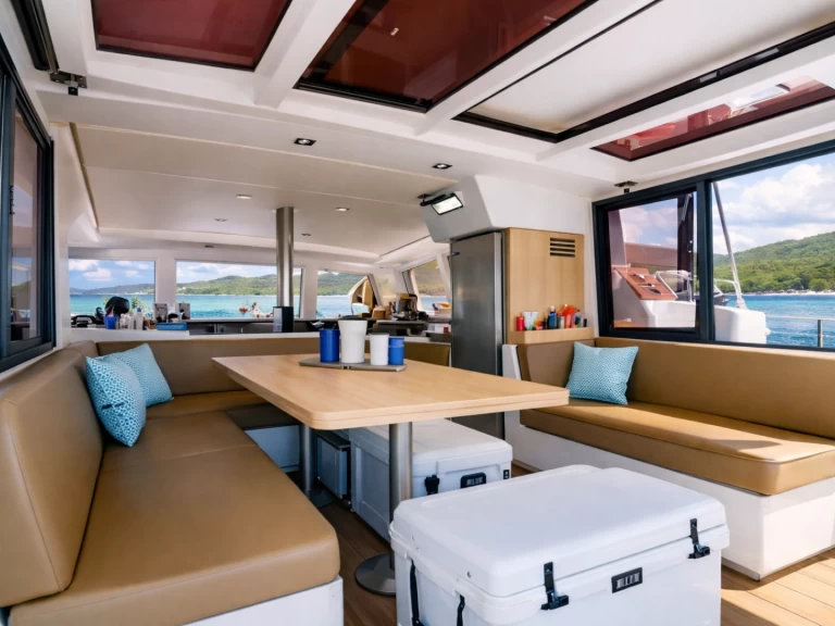 Bali Manta Ray 41 FT charter bareboat eller skeppad i Flamingo