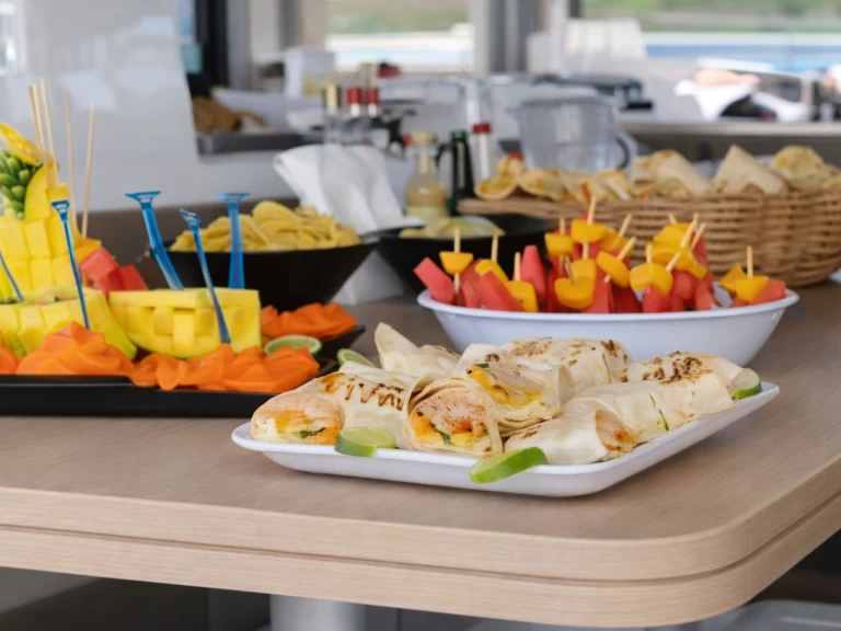 Hyr en Bali Manta Ray 41 FT Flamingo 