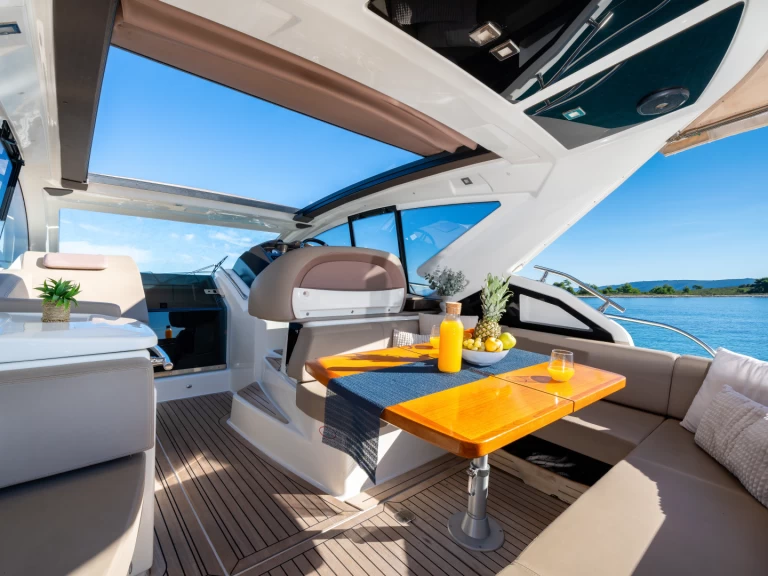 Hyr en Cranchi Cranchi M44 HT Kaštel Gomilica 