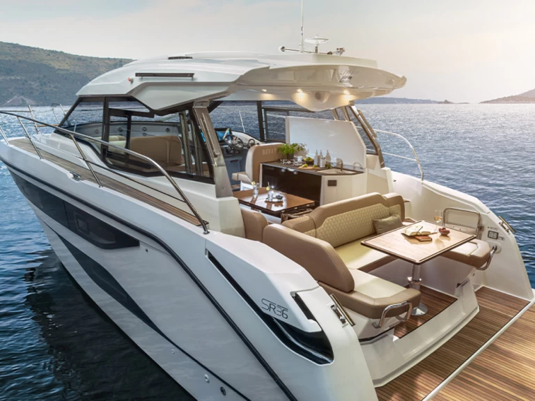 Bavaria Bavaria SR36HT charter bareboat eller skeppad i Biograd Na Moru