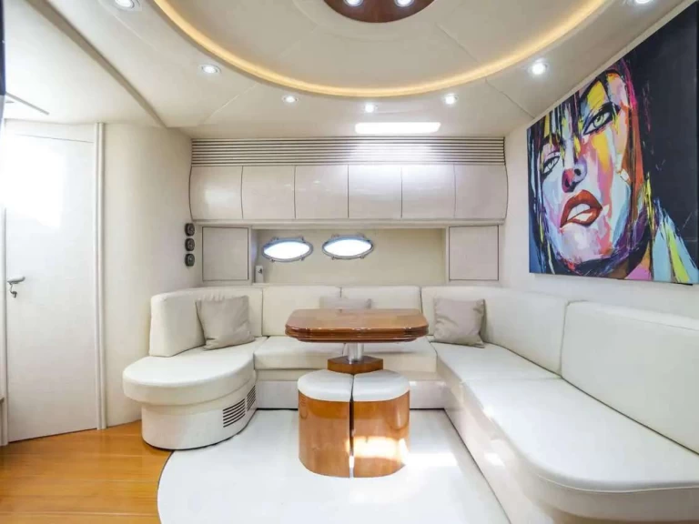 Pershing LA KOUPETI charter bareboat eller skeppad i Kalo Livadi