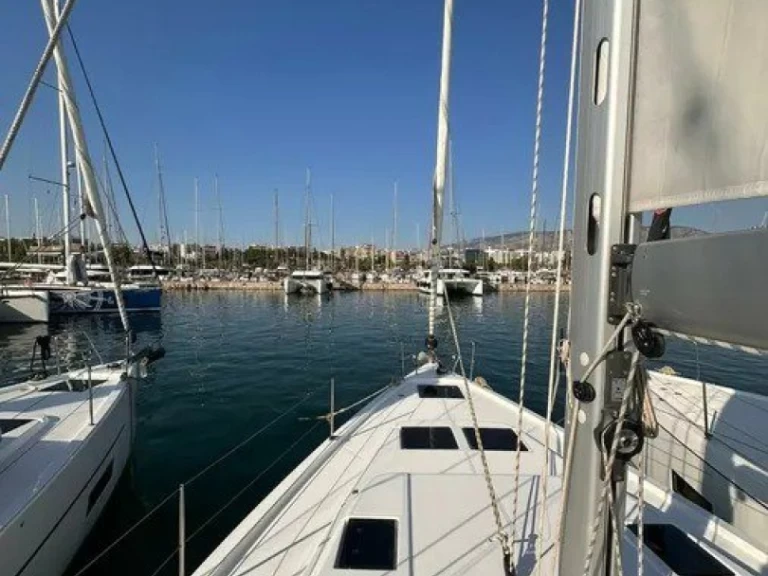 Bavaria Bavaria C45 charter bareboat eller skeppad i Alimos