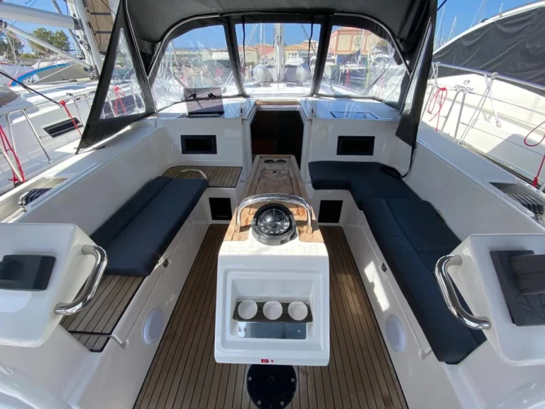 Uthyrning Segelbåt  Bavaria med en båtlicens 