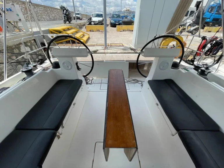 Hyr en Bavaria Bavaria C45 Holiday Alimos 