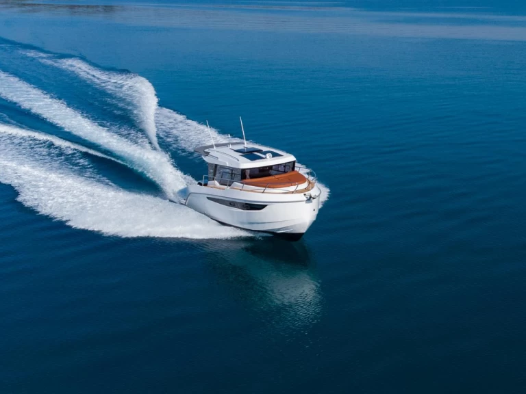 Kavi Yacht Kavi 9 charter bareboat eller skeppad i Pula 