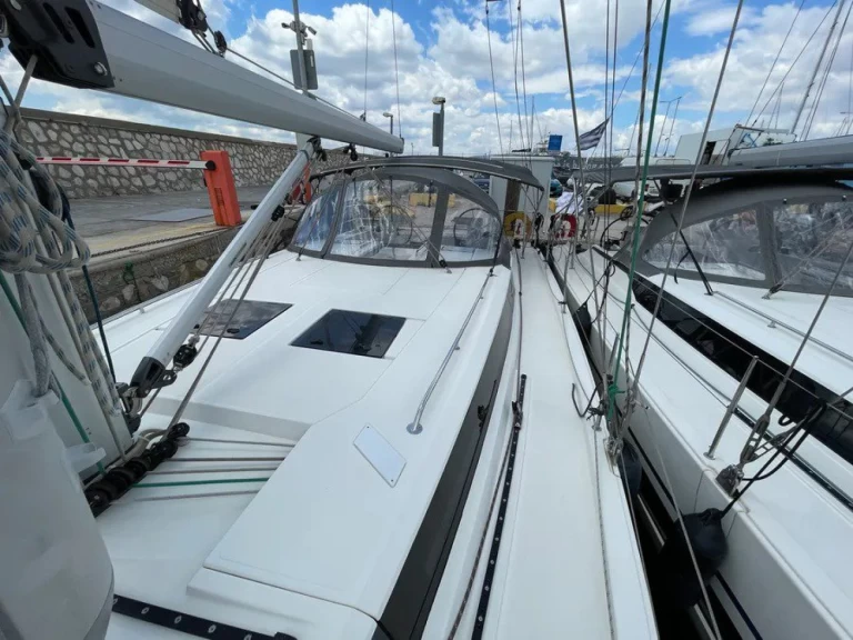 Uthyrning Alimos - Bavaria Bavaria C45 Holiday av Samboat 