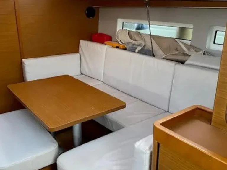 Hyra Segelbåt  med eller utan skeppare Jeanneau Paros (ostrov) 