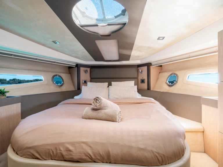 Yacht charter Kaštel Gomilica billig Cranchi M44 HT