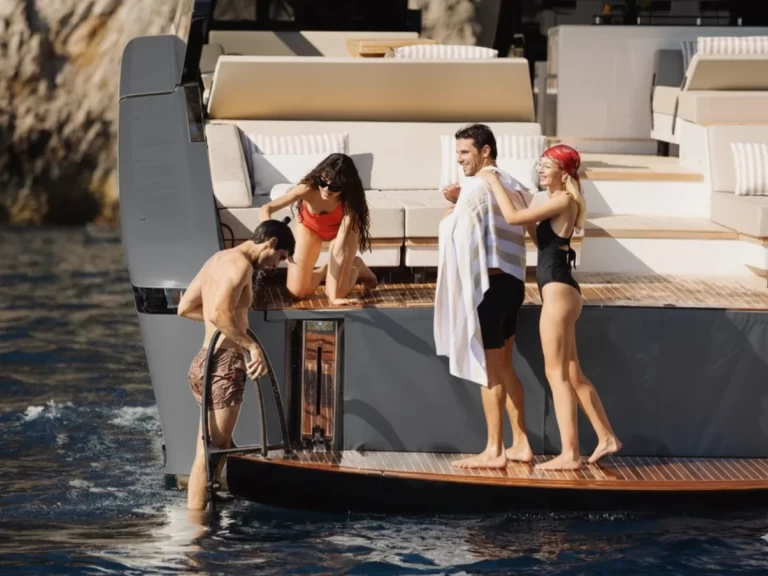 Lyx yacht för uthyrning Salerno till det bästa priset 