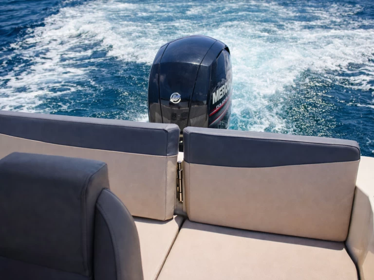 Hyr en Quicksilver Activ 605 Sundeck Mandelieu-la-Napoule 