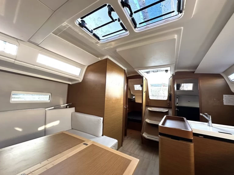 Yacht charter Saint-Malo billig Sun Odyssey 410