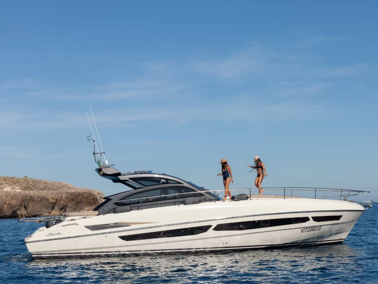 Fiart Fiart 4Seven charter bareboat eller skeppad i Salerno