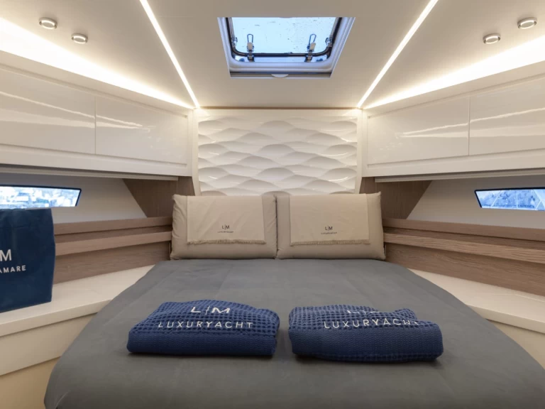 Yacht charter Salerno billig Fiart 4Seven