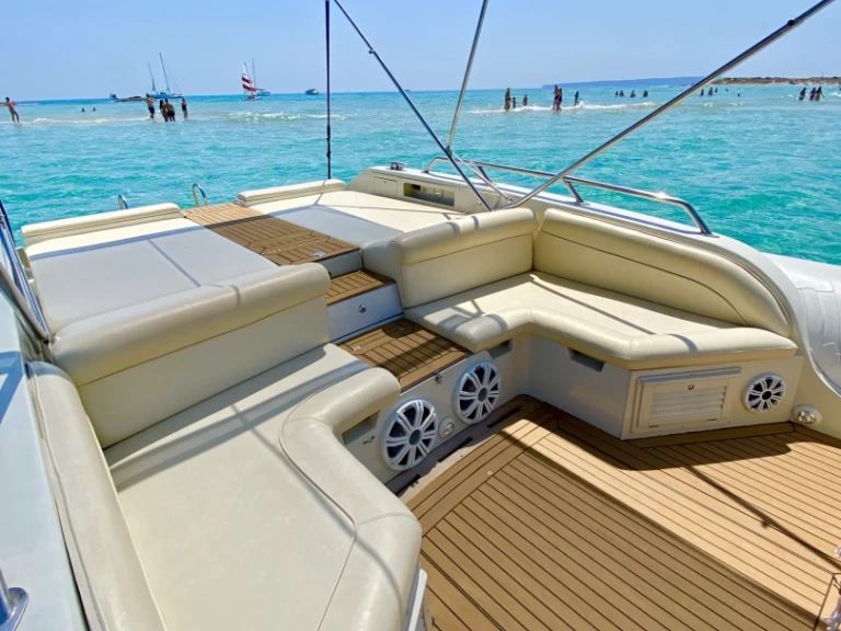 RIB för uthyrning Santa Eularia des Riu till det bästa priset 