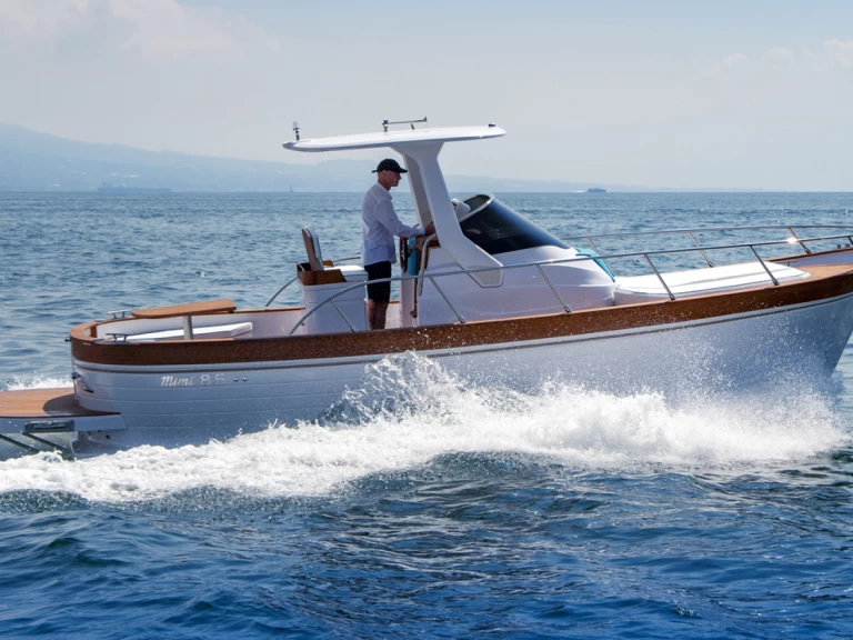 Uthyrning Motorbåt  Mimi med en båtlicens 