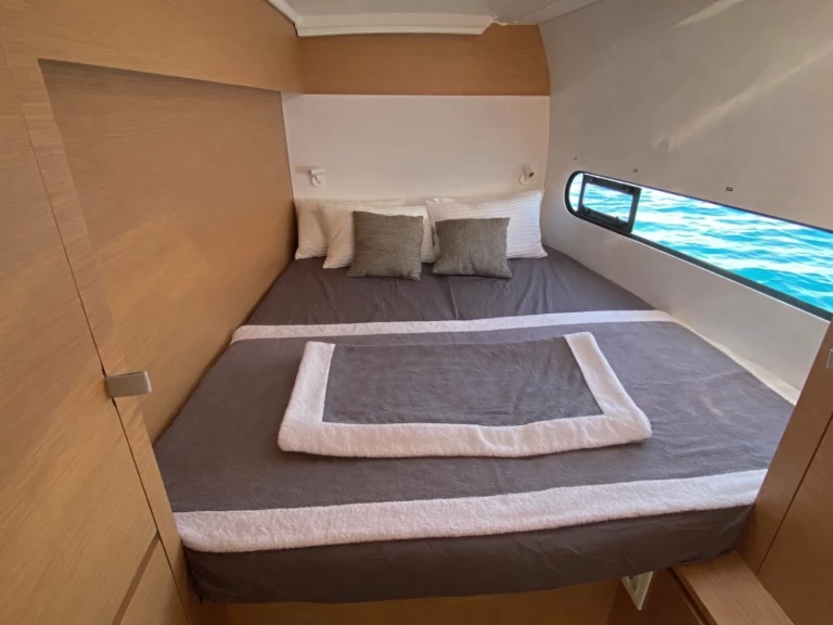 Excess Excess 11 - Pulse Line Version  charter bareboat eller skeppad i Nettuno