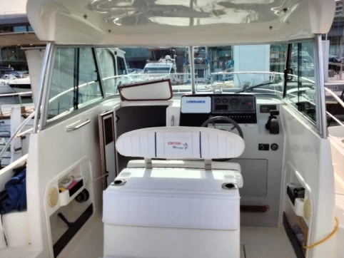 Uthyrning Motorbåt  Faeton med en båtlicens 