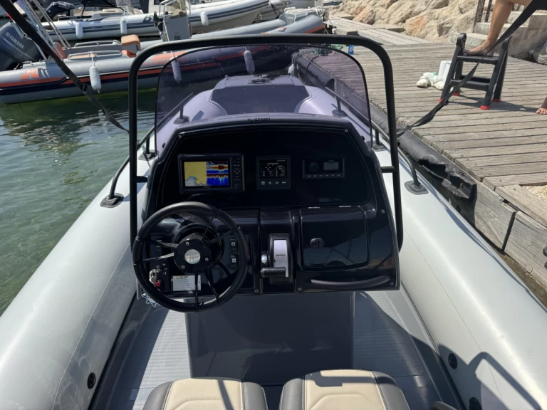 Grand Boats Golden Line G650LF charter bareboat eller skeppad i La Madrague