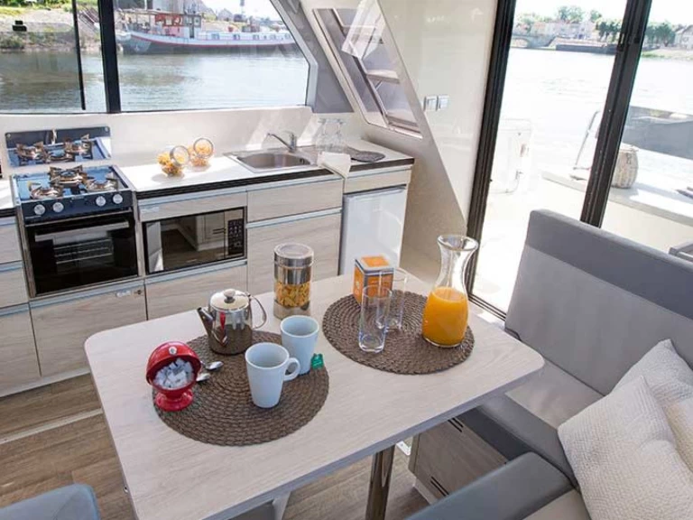 Le Boat Horizon 2 charter bareboat eller skeppad i Castelnaudary