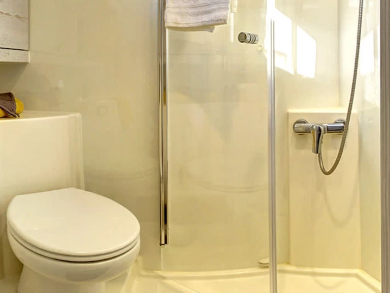 Le Boat Horizon 2 charter bareboat eller skeppad i Tannay