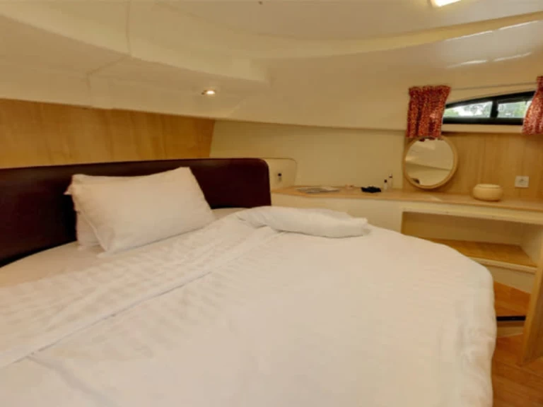 Yacht charter Trèbes billig Mystique