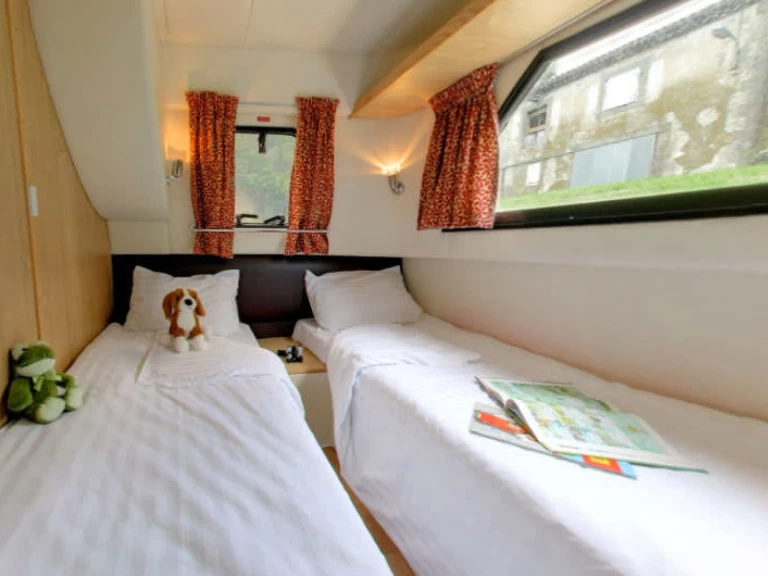 Yacht charter Homps billig Mystique