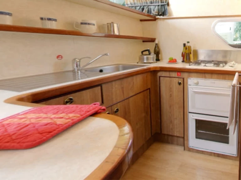 Le Boat Royal Classique charter bareboat eller skeppad i Migennes