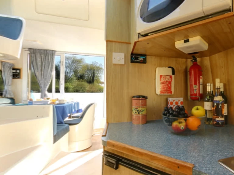 Yacht charter Chertsey billig Caprice