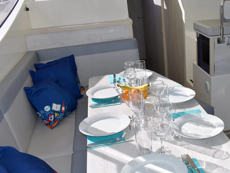 Le Boat Horizon 4 charter bareboat eller skeppad i Messac