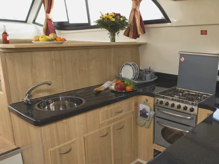 Le Boat Mystique charter bareboat eller skeppad i Precenicco