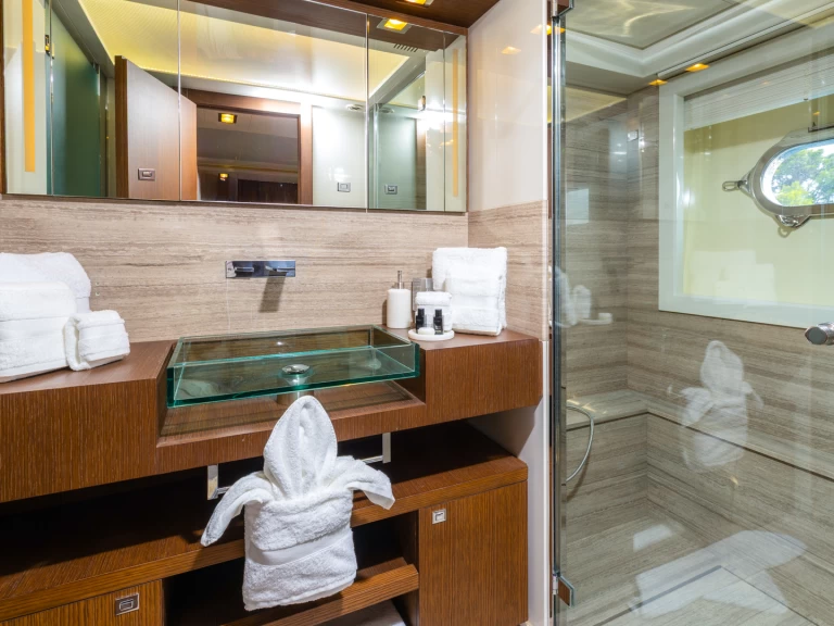 Hyra Lyx yacht med eller utan skeppare  Donji Seget 