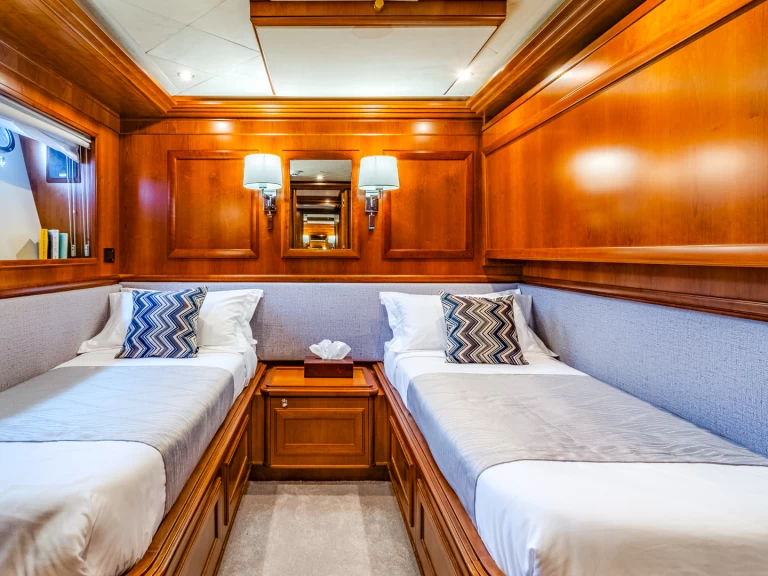 Yacht charter Kaštel Gomilica billig Motoryacht