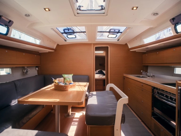 Segelbåt  för uthyrning Olbia till det bästa priset 