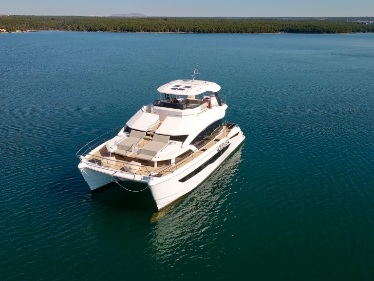 Hyra Motorbåt  med eller utan skeppare Aquila Šibenik  