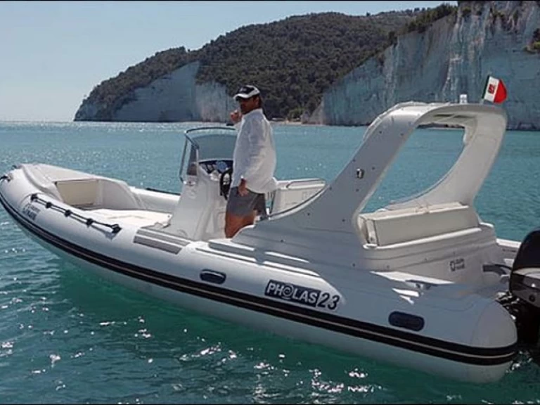 Gruppo-Mare Pholas 23 charter bareboat eller skeppad i Sliema