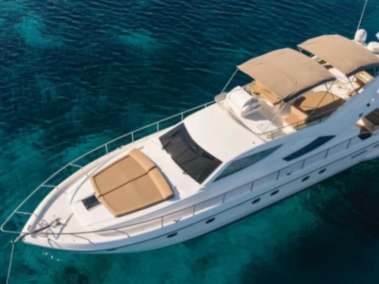 Ferretti Ferretti 62 charter bareboat eller skeppad i Mykonos (City)