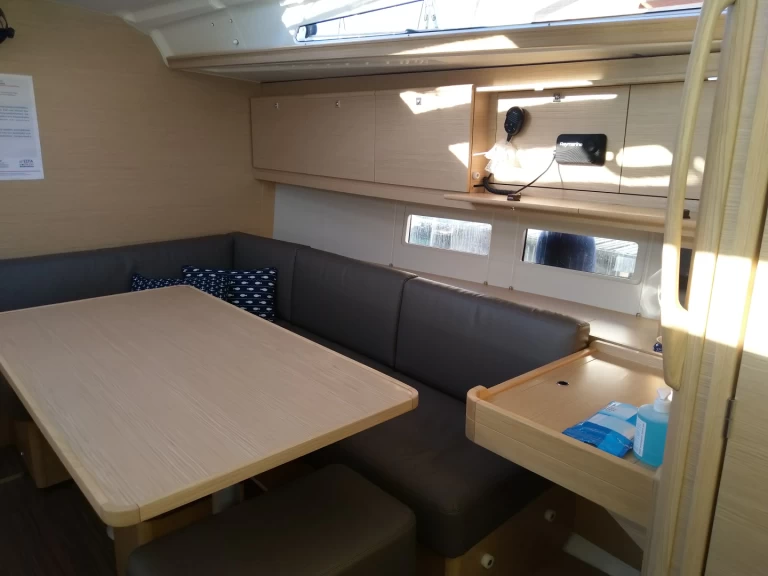 Hyra Segelbåt  med eller utan skeppare Dufour Nea Peramos 